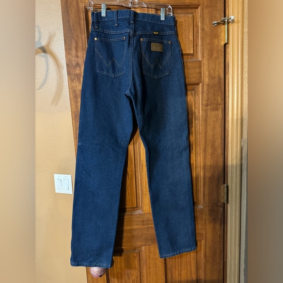 Wrangler women’s 14 MWZ dark wash - Picture 2 of 3
